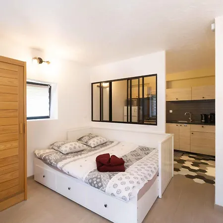 Belamy 1 Apartment *